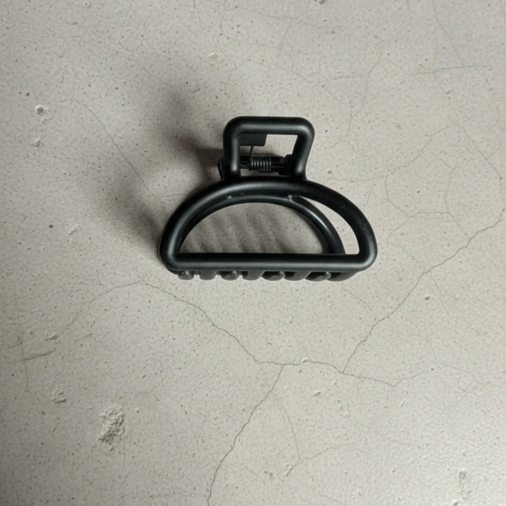 Black Hair Small Claw Clip (New)
